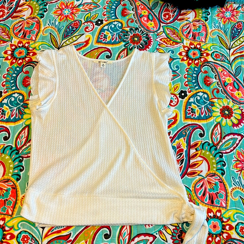 Women’s wrap flutter sleeve top Medium Francesca’s